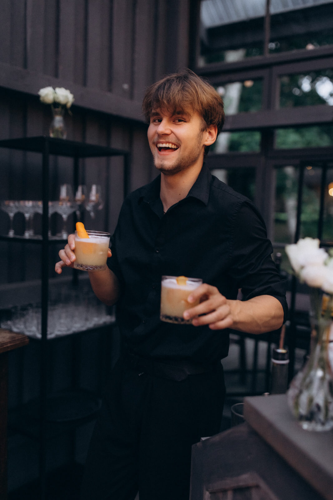 Selective focus on cocktail master making cocktails in a bar